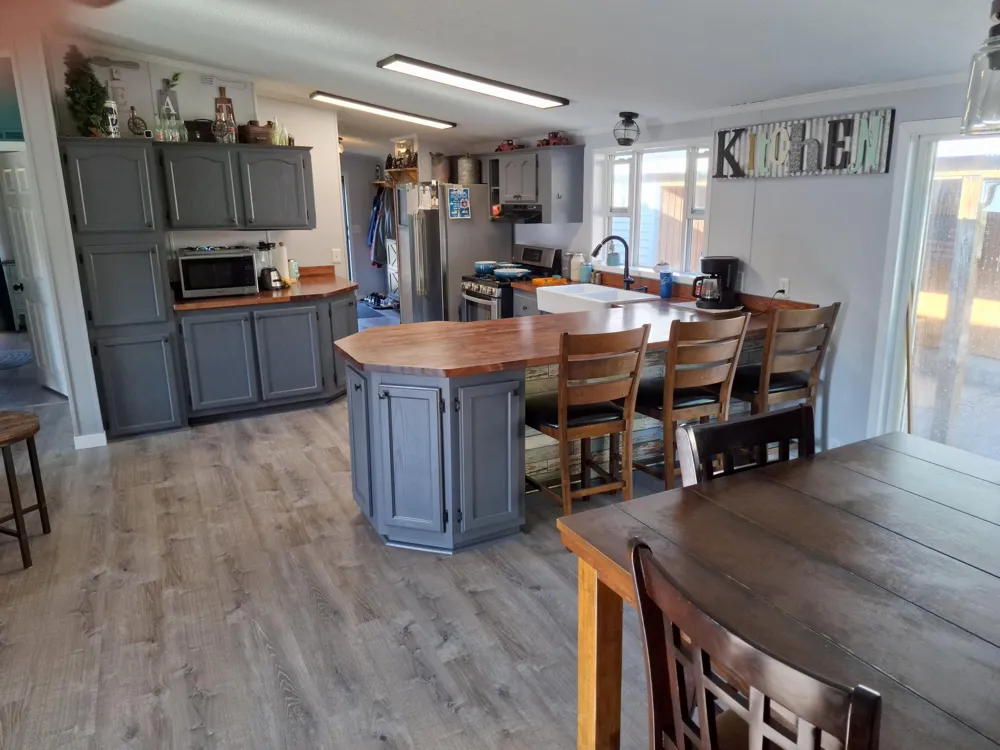 931 W Barney Avenue Muskegon, MI 49441