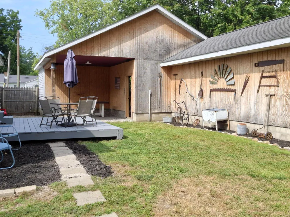 931 W Barney Avenue Muskegon, MI 49441
