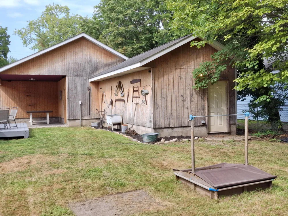 931 W Barney Avenue Muskegon, MI 49441