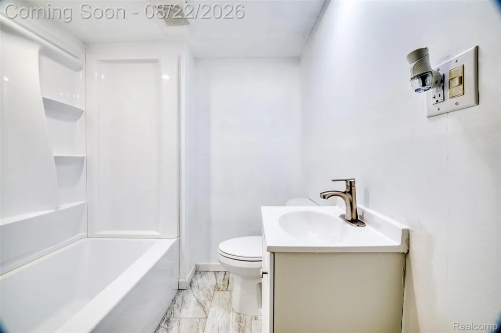 11395 Hazelton Redford Charter Township, MI 48239