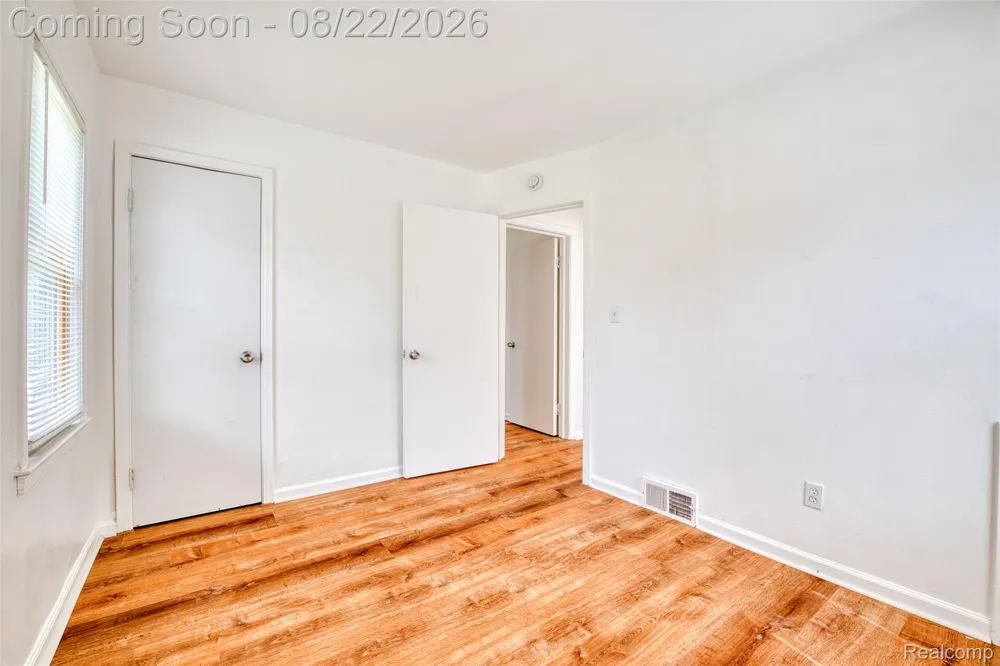11395 Hazelton Redford Charter Township, MI 48239