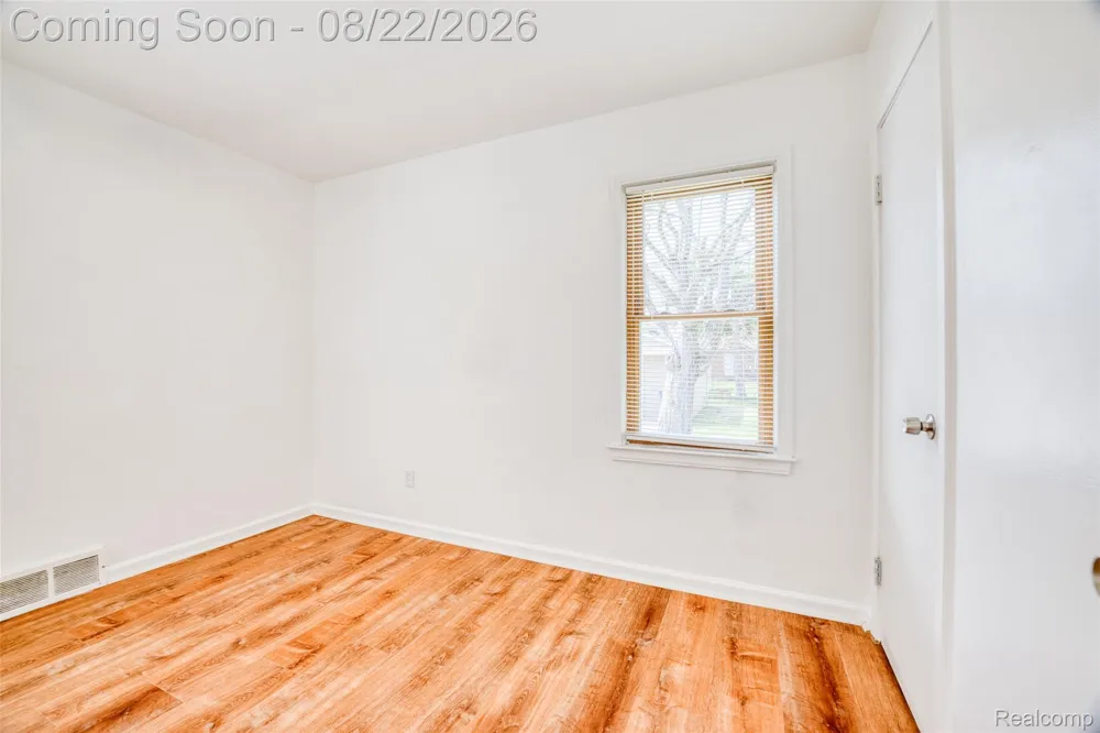 11395 Hazelton Redford Charter Township, MI 48239