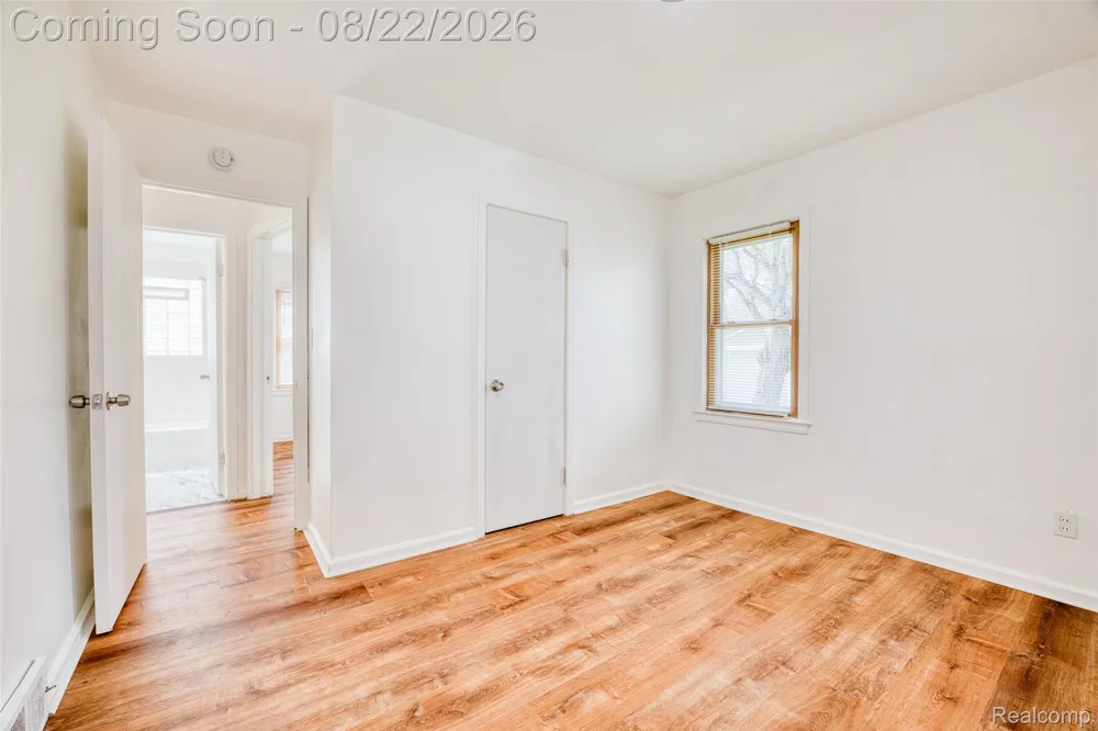 11395 Hazelton Redford Charter Township, MI 48239