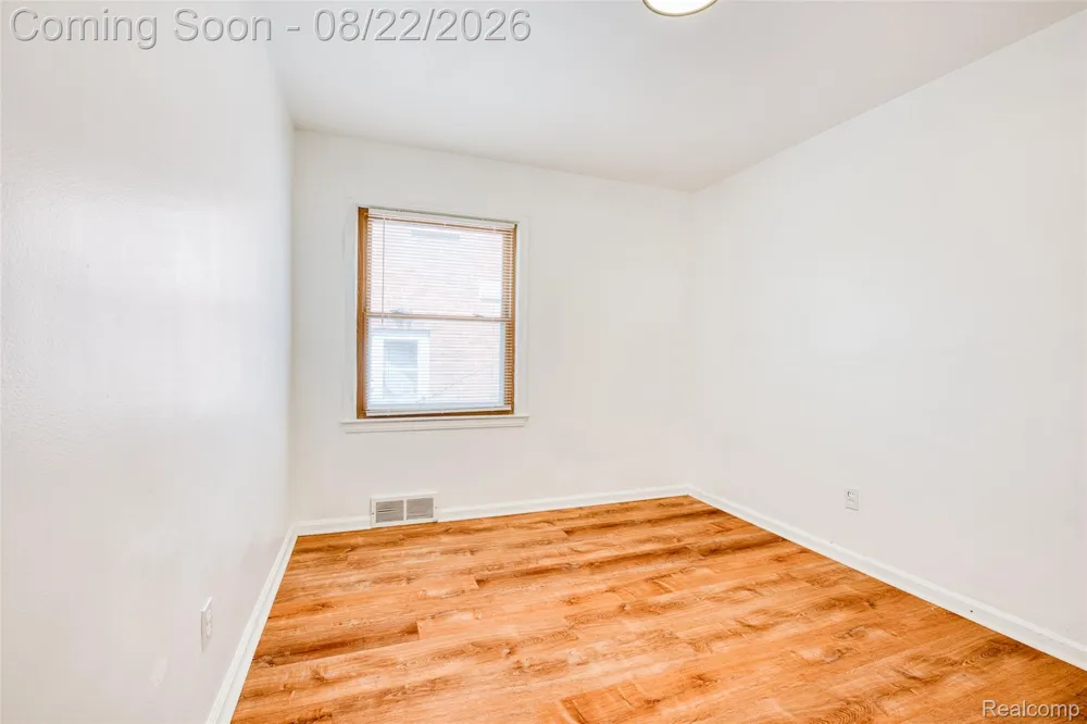11395 Hazelton Redford Charter Township, MI 48239