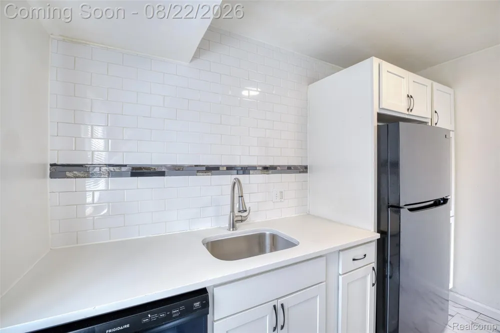 11395 Hazelton Redford Charter Township, MI 48239