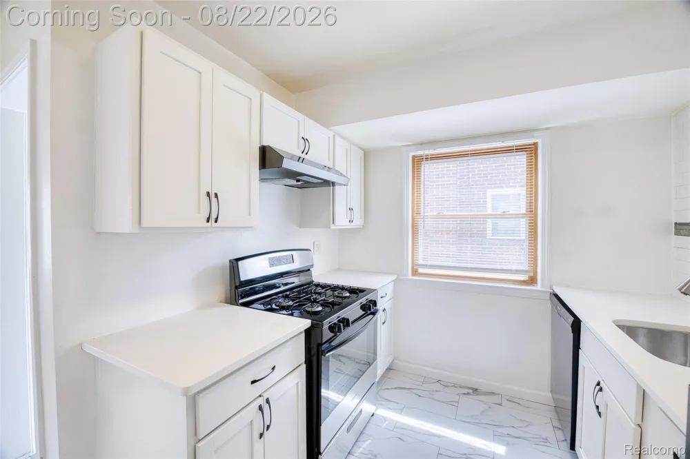 11395 Hazelton Redford Charter Township, MI 48239