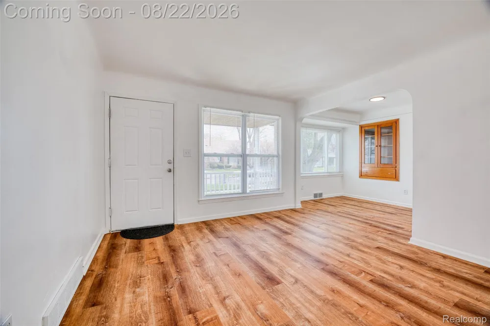 11395 Hazelton Redford Charter Township, MI 48239