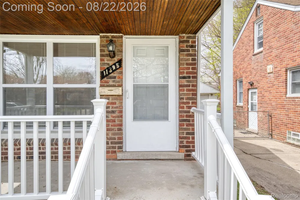 11395 Hazelton Redford Charter Township, MI 48239