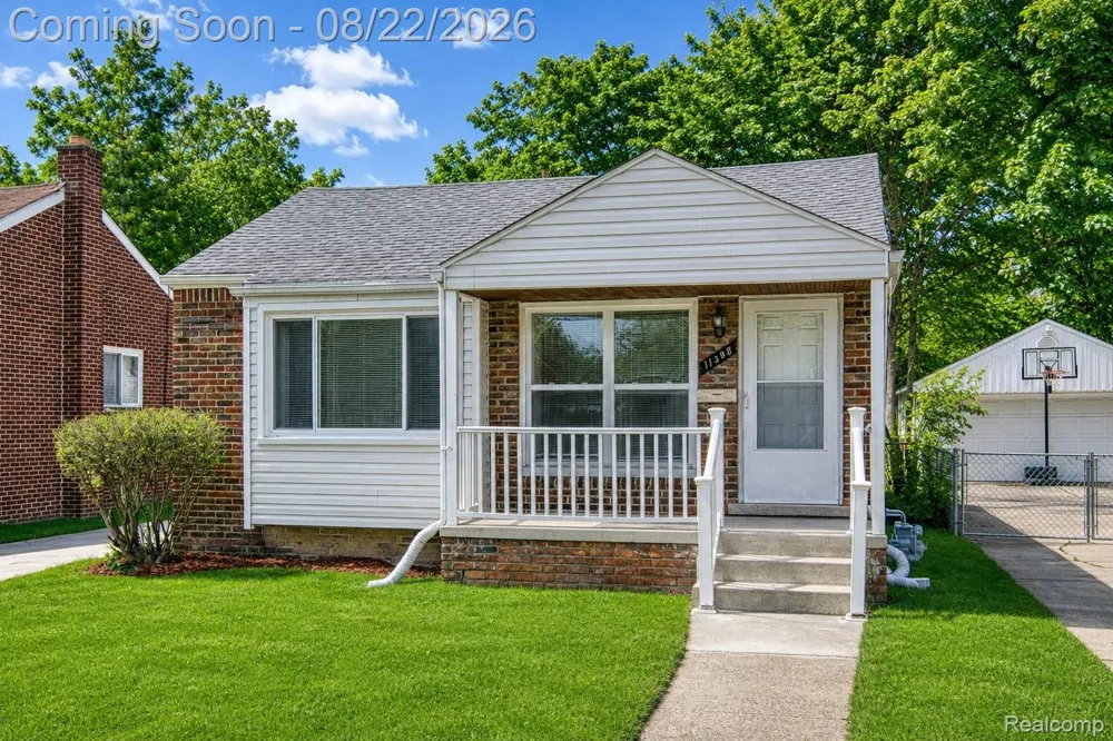 11395 Hazelton Redford Charter Township, MI 48239