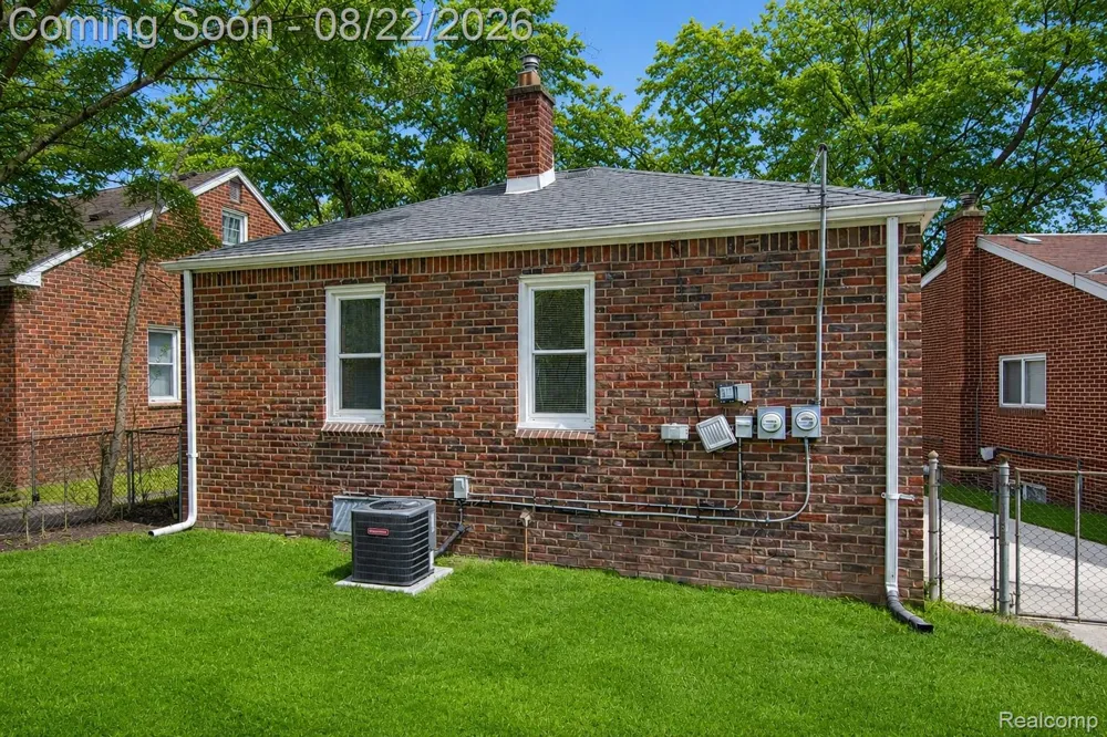 11395 Hazelton Redford Charter Township, MI 48239