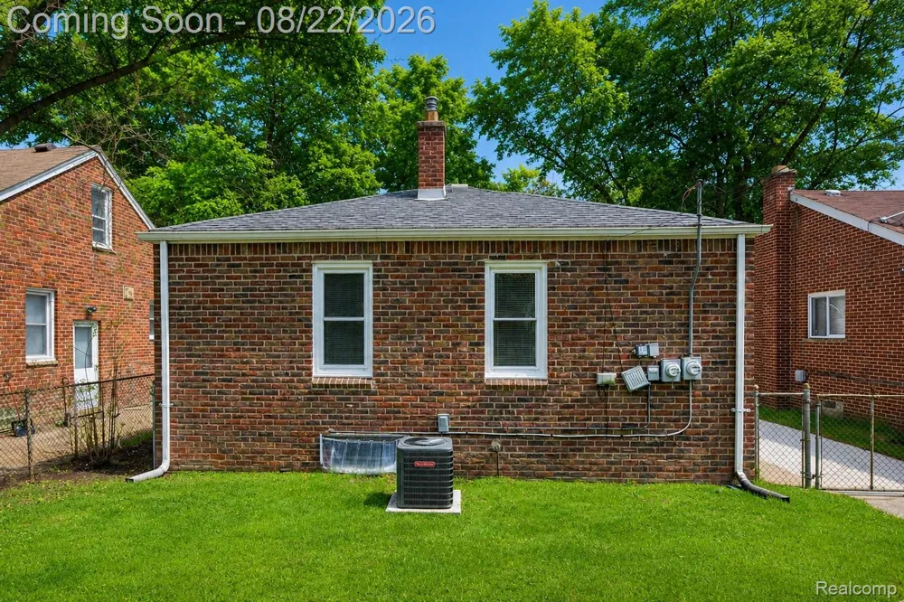 11395 Hazelton Redford Charter Township, MI 48239