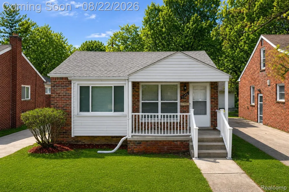 11395 Hazelton Redford Charter Township, MI 48239