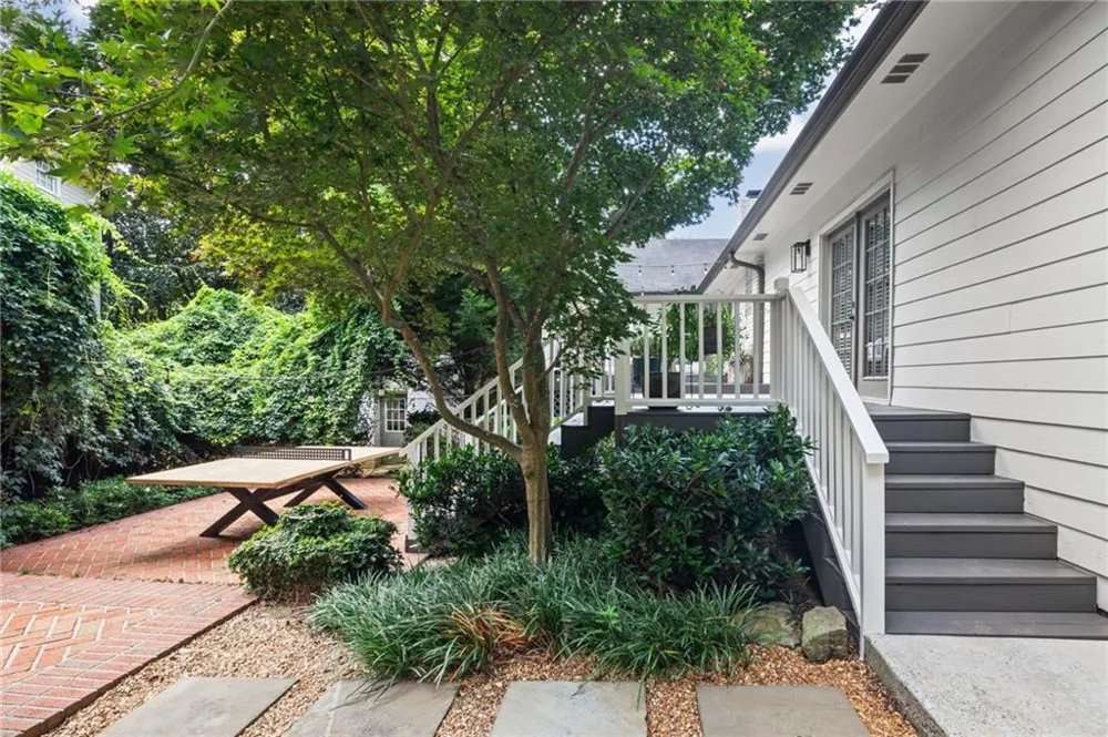 175 Forrest Lake Drive Sandy Springs, GA 30327