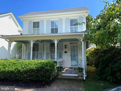 202 E. CHESTNUT