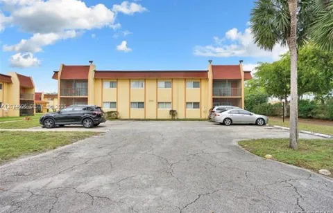 2960 NW 55th Ave #2D