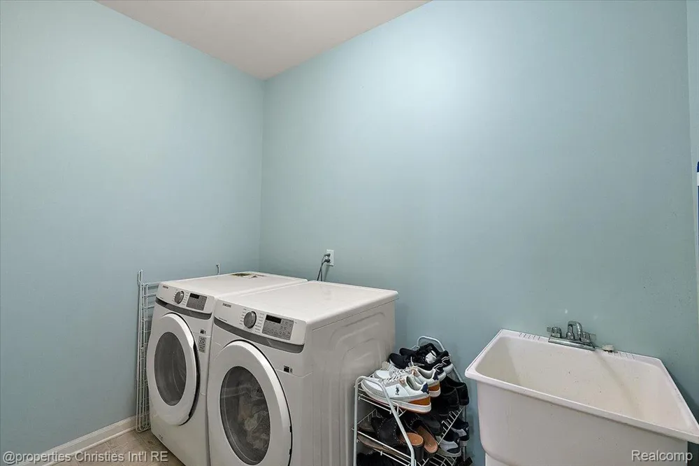 24354 Amanda Lane Novi City, MI 48375