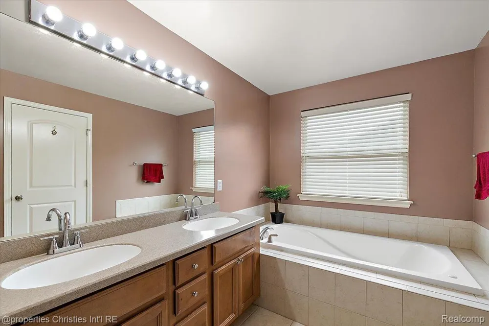 24354 Amanda Lane Novi City, MI 48375