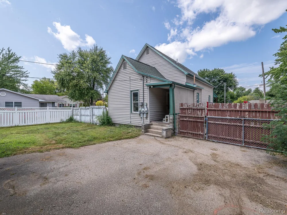 349 Monroe Street Carleton Village, MI 48117