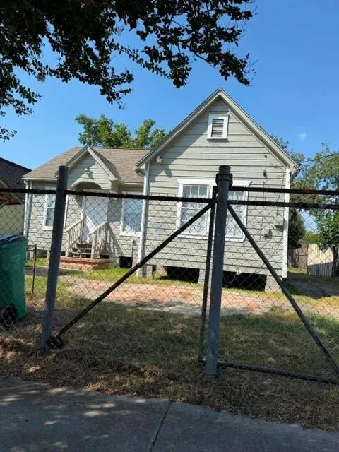 110 W Hunnicutt Street Baytown, TX 77520