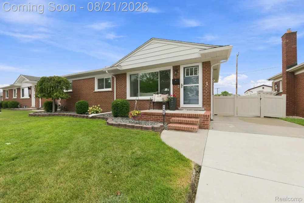 2465 Marian Drive Trenton City, MI 48183