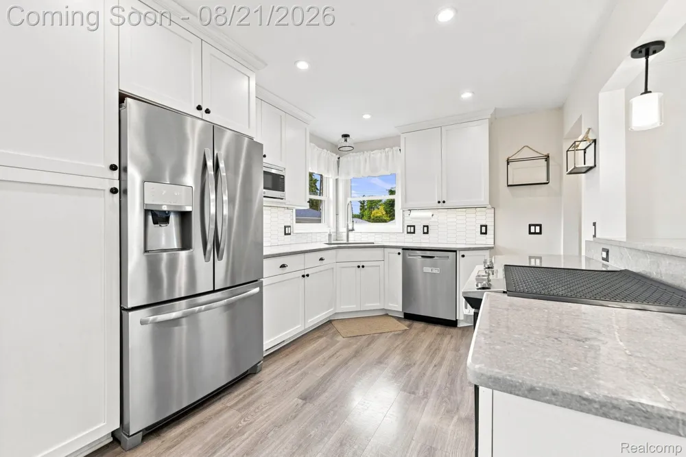 2465 Marian Drive Trenton City, MI 48183