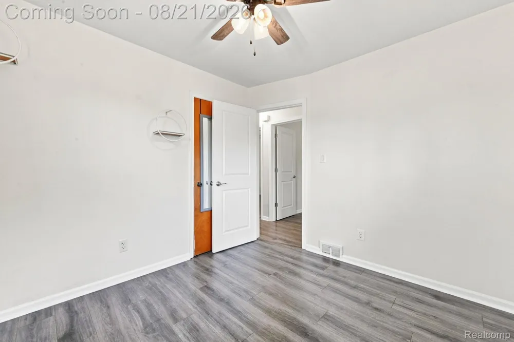 2465 Marian Drive Trenton City, MI 48183