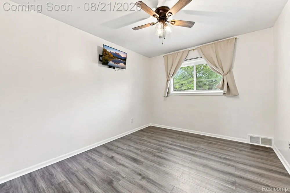 2465 Marian Drive Trenton City, MI 48183