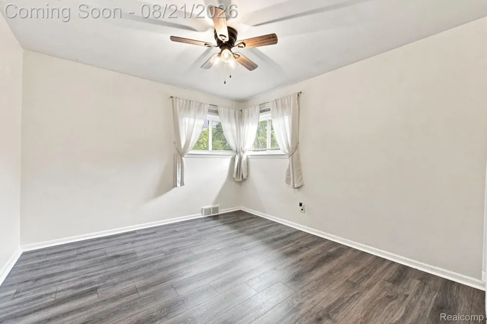 2465 Marian Drive Trenton City, MI 48183