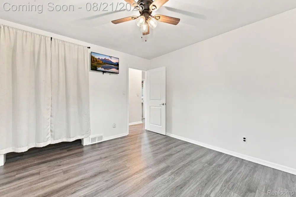 2465 Marian Drive Trenton City, MI 48183