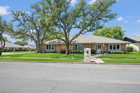 1600 Forest Glen Court