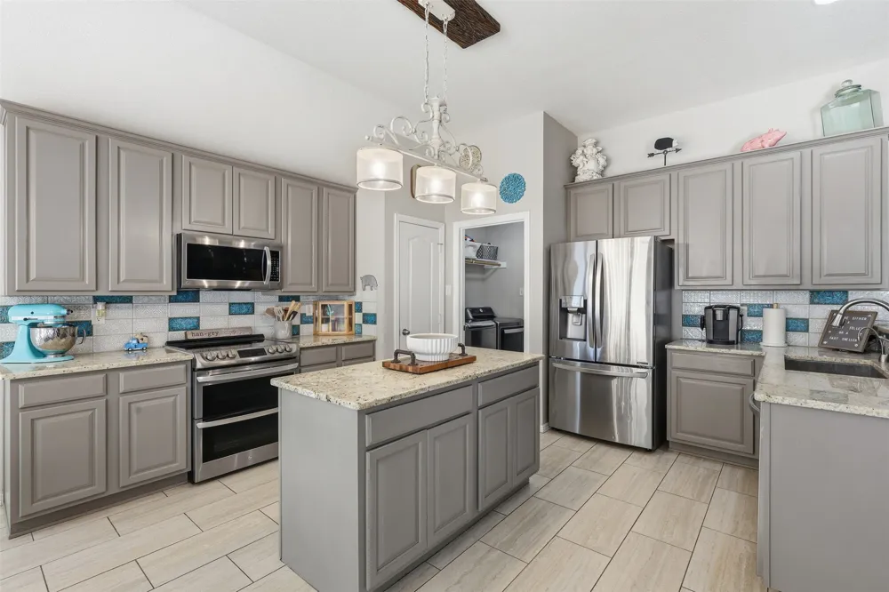 172 Overland Trail Willow Park, TX 76087