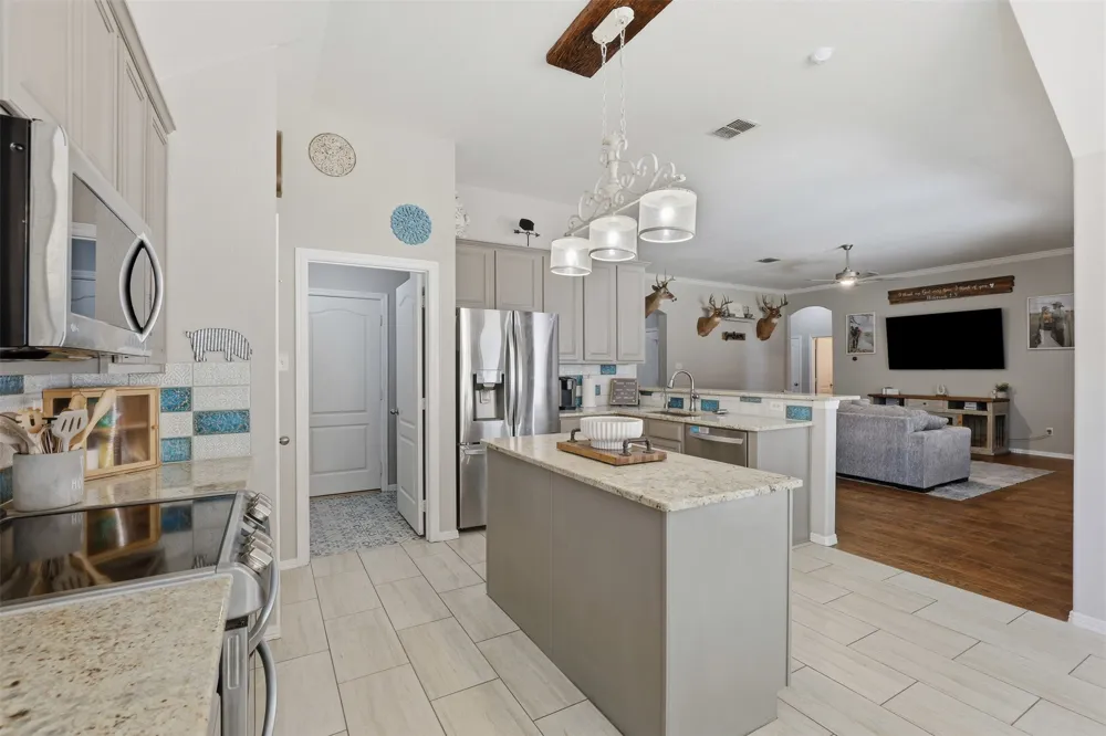 172 Overland Trail Willow Park, TX 76087
