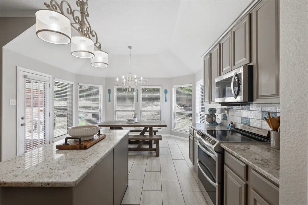 172 Overland Trail Willow Park, TX 76087