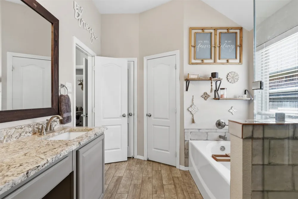 172 Overland Trail Willow Park, TX 76087