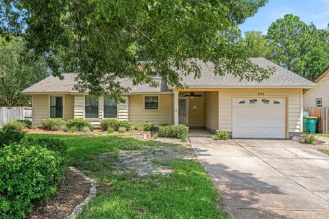 921 Nutmeg Avenue