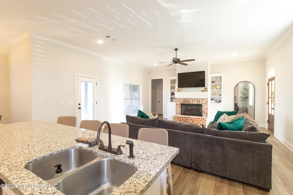 115 Chartleigh Circle Canton, MS 39046