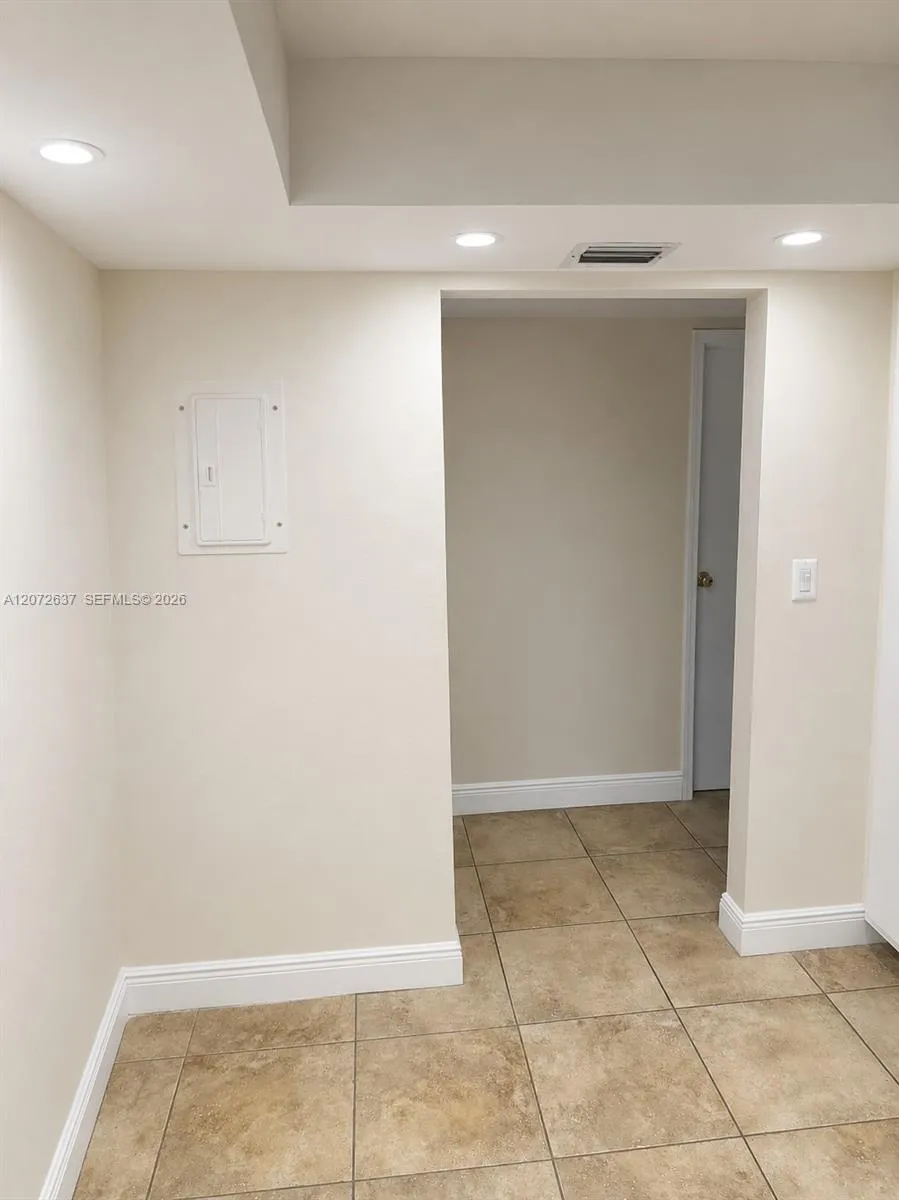 600 Parkview Dr #224 Hallandale Beach, FL 33009
