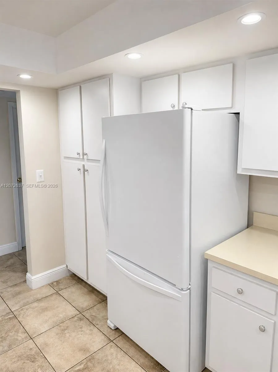 600 Parkview Dr #224 Hallandale Beach, FL 33009