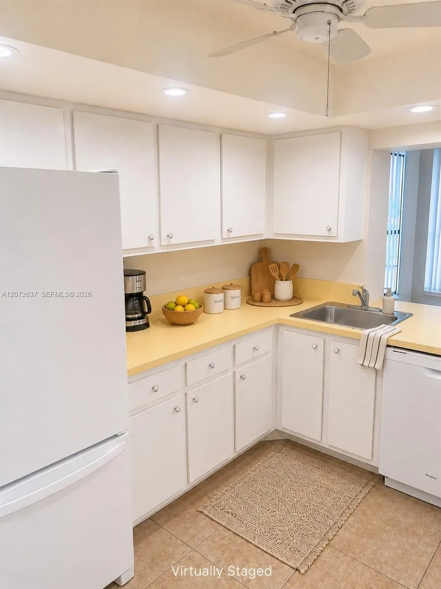 600 Parkview Dr #224 Hallandale Beach, FL 33009