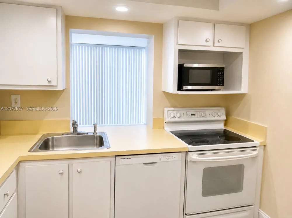 600 Parkview Dr #224 Hallandale Beach, FL 33009