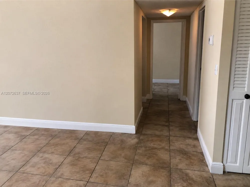 600 Parkview Dr #224 Hallandale Beach, FL 33009