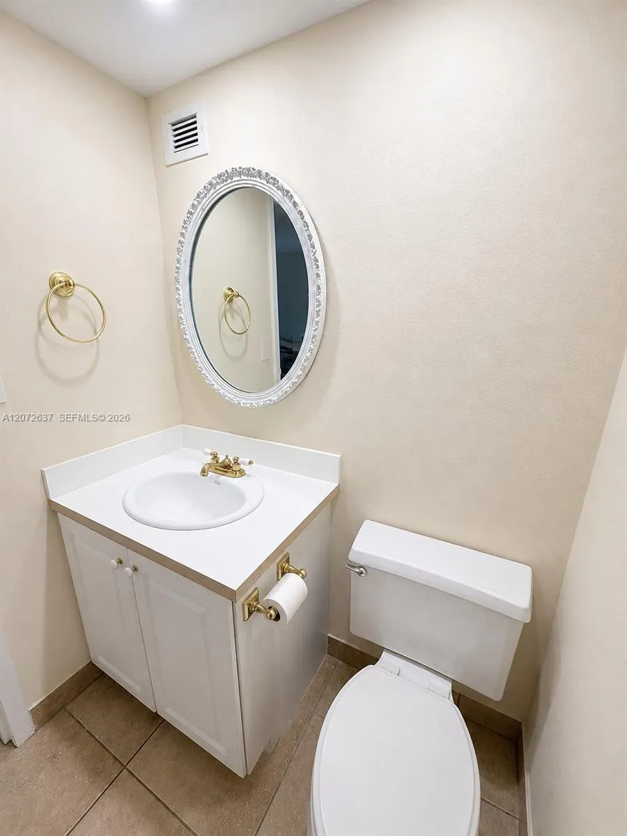 600 Parkview Dr #224 Hallandale Beach, FL 33009