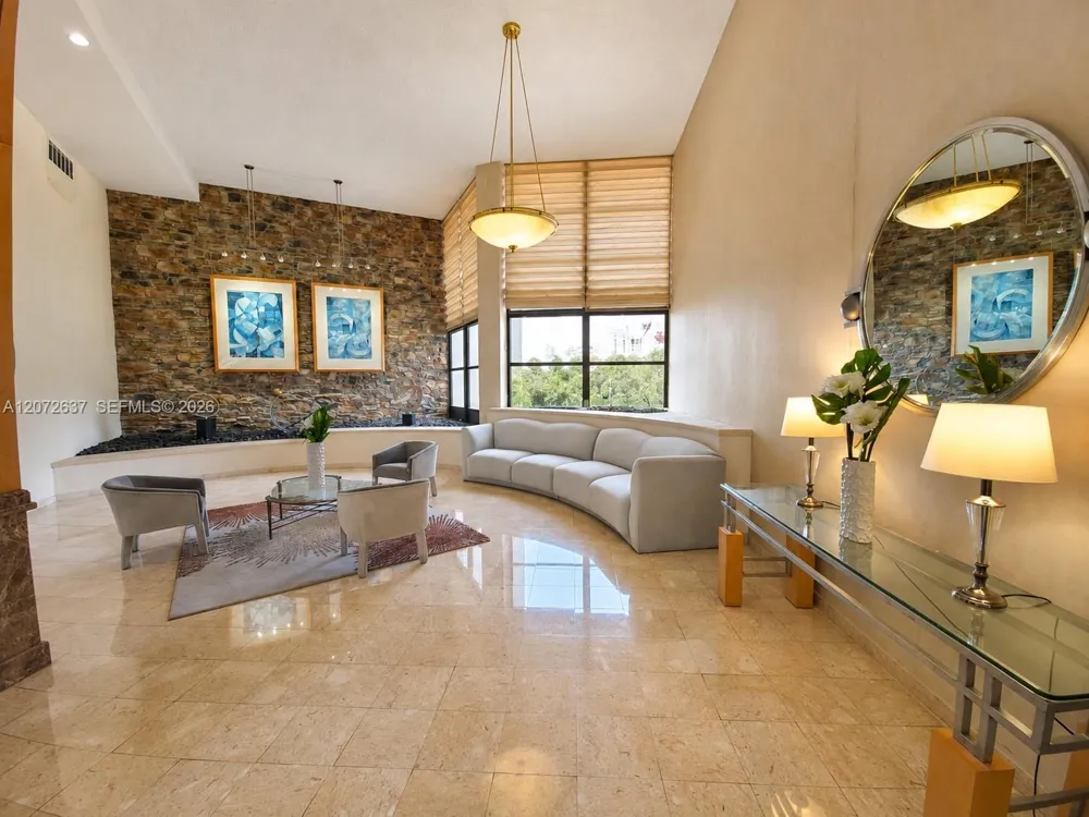 600 Parkview Dr #224 Hallandale Beach, FL 33009