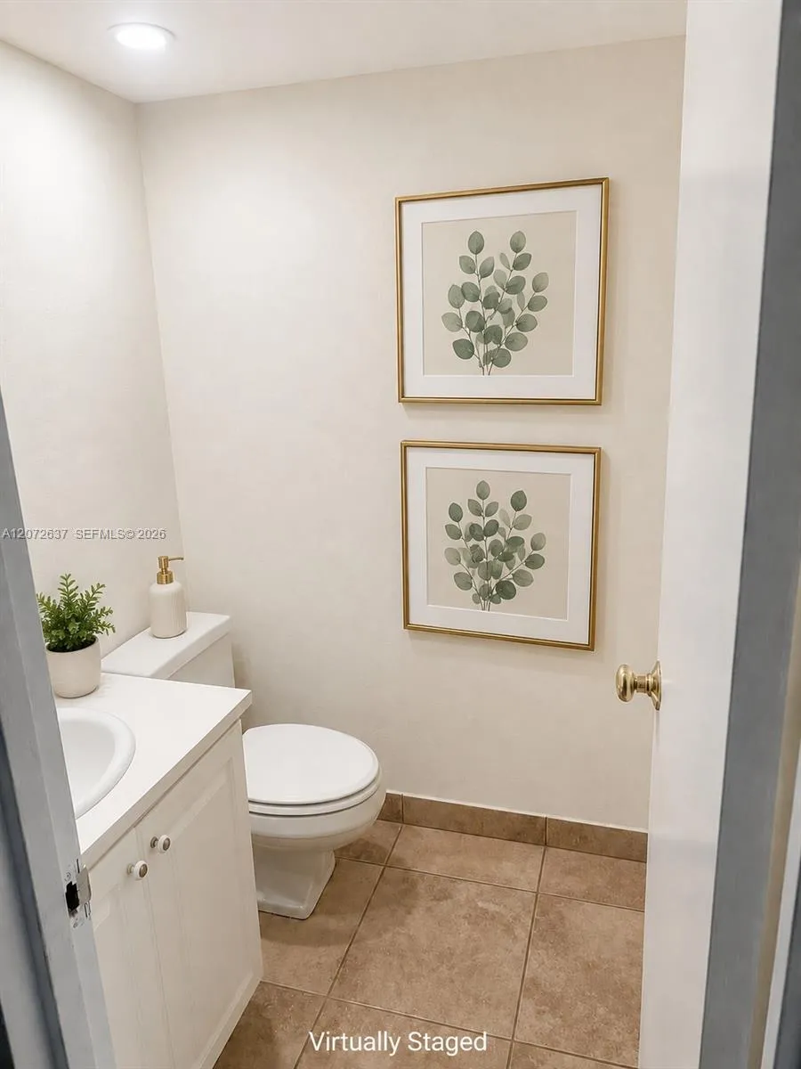 600 Parkview Dr #224 Hallandale Beach, FL 33009
