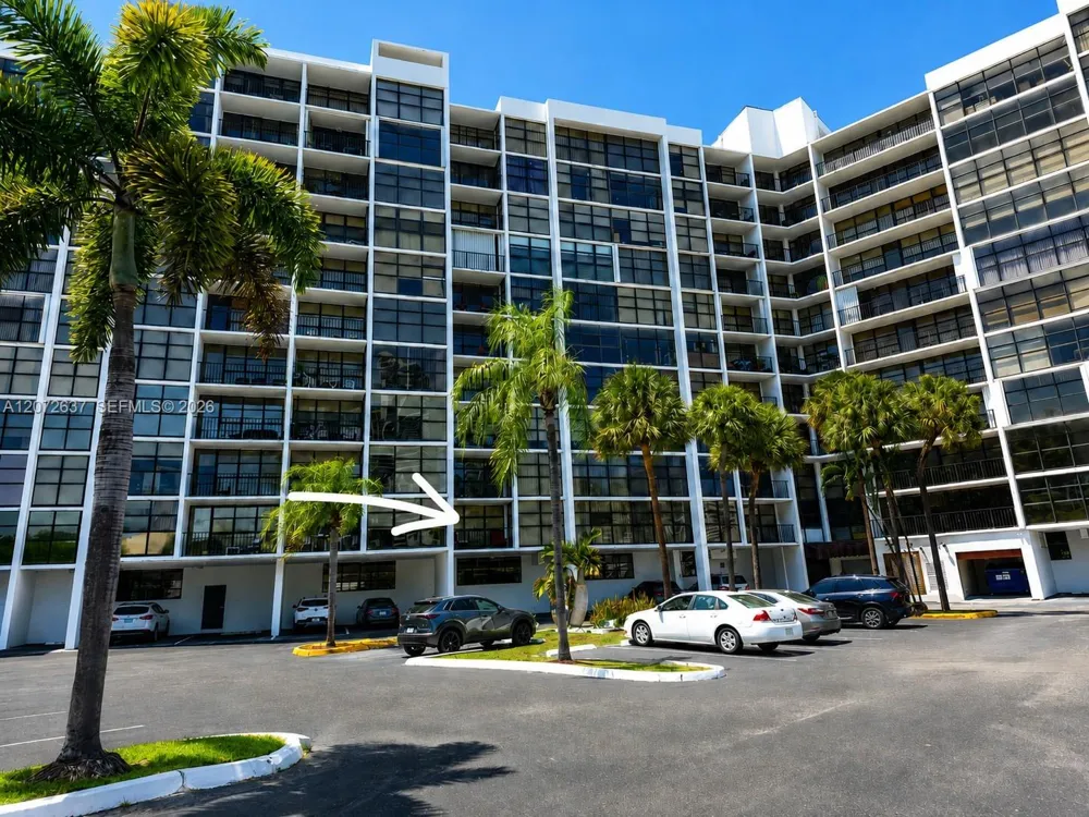 600 Parkview Dr #224 Hallandale Beach, FL 33009