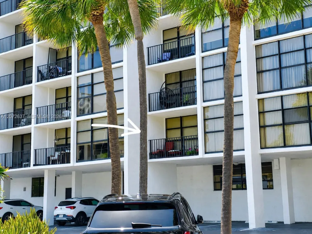 600 Parkview Dr #224 Hallandale Beach, FL 33009