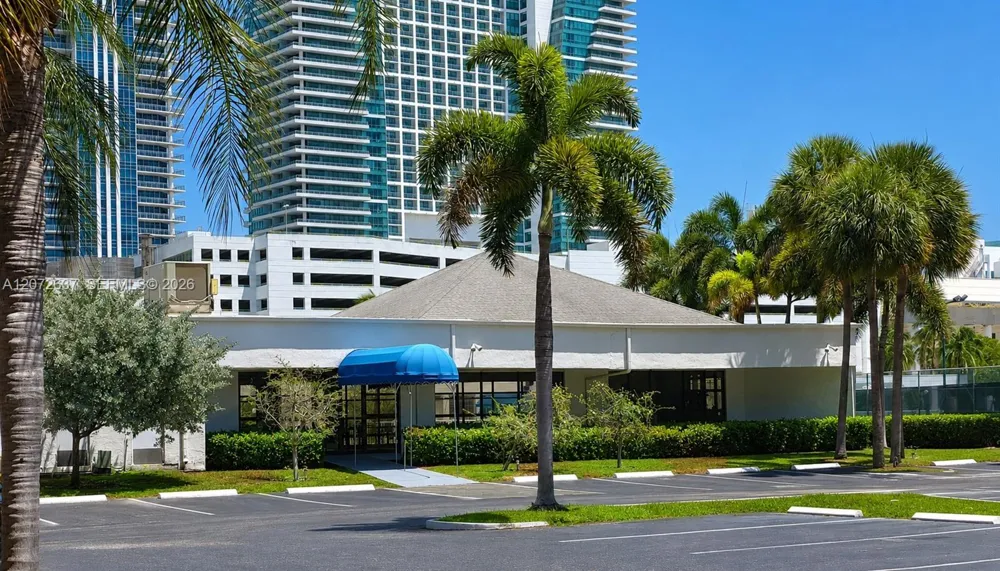 600 Parkview Dr #224 Hallandale Beach, FL 33009