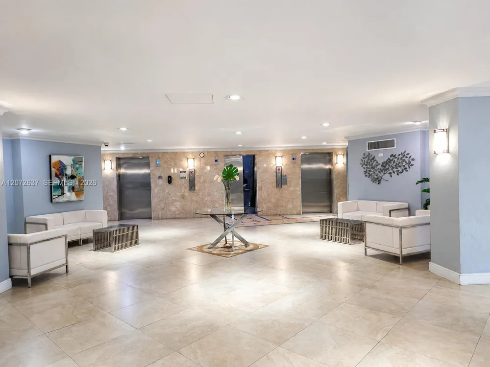 600 Parkview Dr #224 Hallandale Beach, FL 33009