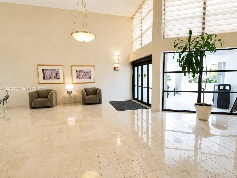 600 Parkview Dr #224 Hallandale Beach, FL 33009