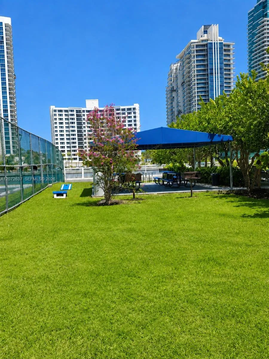 600 Parkview Dr #224 Hallandale Beach, FL 33009
